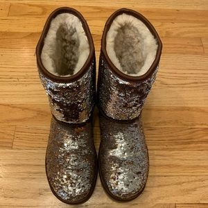 CLASSIC SHORT COSMOS SEQUIN UGGS